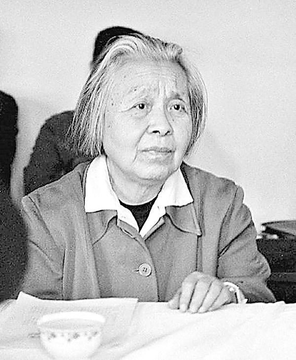 丁玲小传第一个到达延安的女作家一生感情纠结命运坎坷