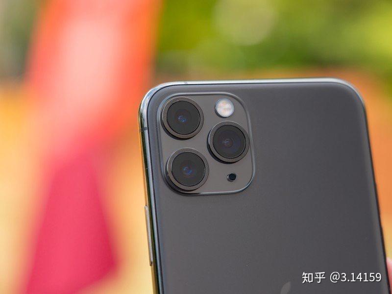 哪位亲亲 可以发张苹果11pro的那三个摄像头的真实照片?