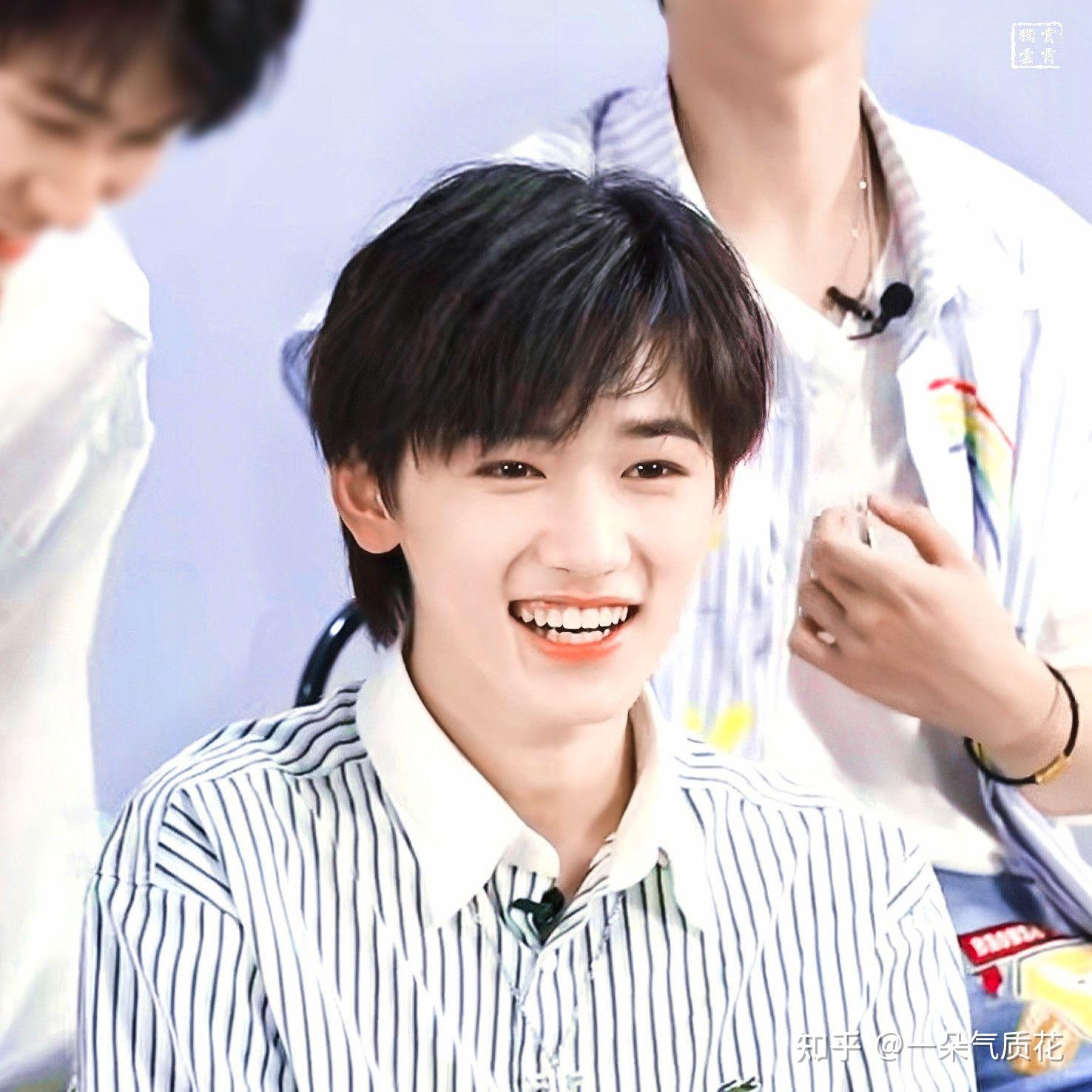 可以分享一些宋亚轩笑起来的图吗?