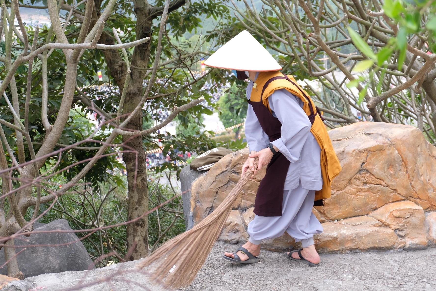 不知道什么寺庙的观音和扫地僧我比较喜欢背包客的游法,对于新地方