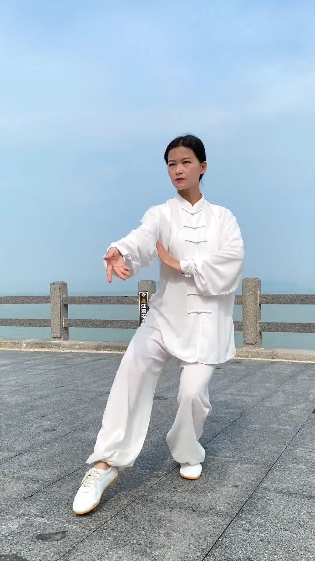太极八法示范练习,收藏起来慢慢学习。喜欢转发分享更多人,一起来学习。#太极#太极拳#习武之人# - 知乎