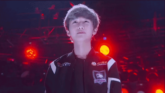 网友热议小花生来lpl的时候,都说他是来捞钱的!如今rox小花生已连接