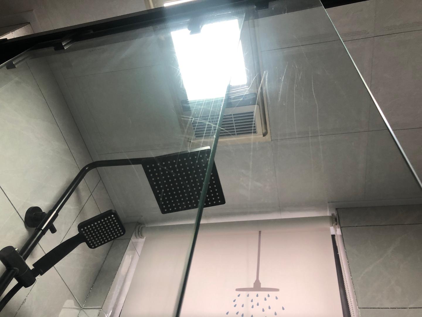 浴室玻璃隔断的钢化玻璃防爆膜被刮花了会不会影响安全性？ - 橘鸟的回答- 知乎