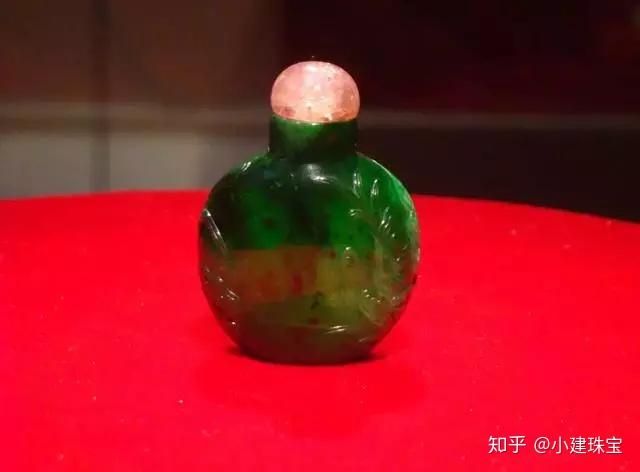 这件翡翠鼻烟壶来头不小，专家估价竟达6000万元- 知乎