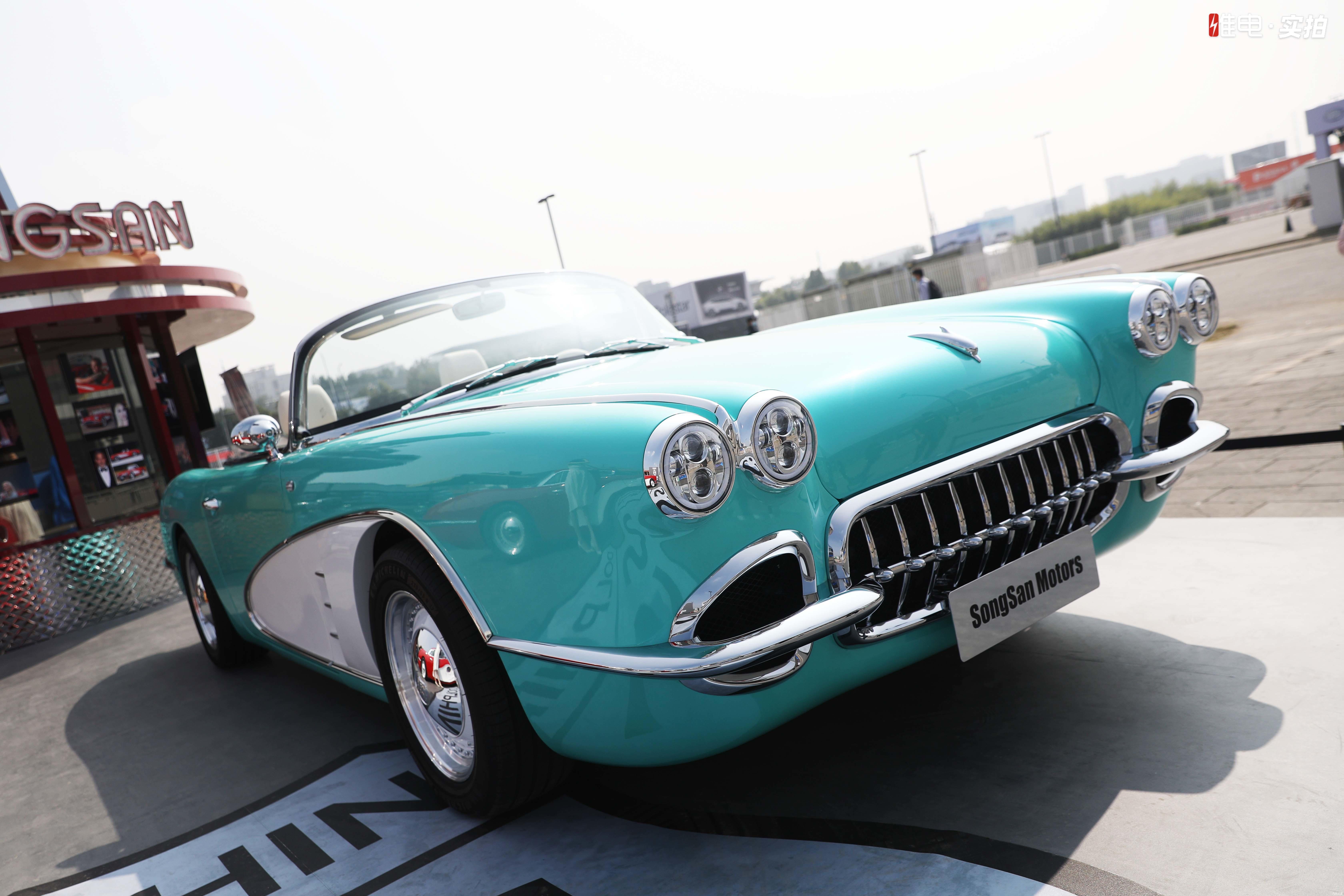 比亚迪的内饰老爷车的外壳松散推出的硬顶敞篷跑车够靓