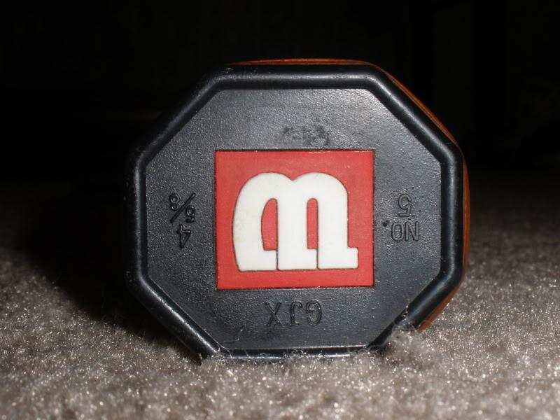 网球拍柄的英文字母钢印代表什么?