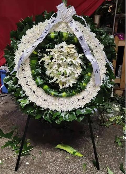 花圈挽联怎么写 - 知乎
