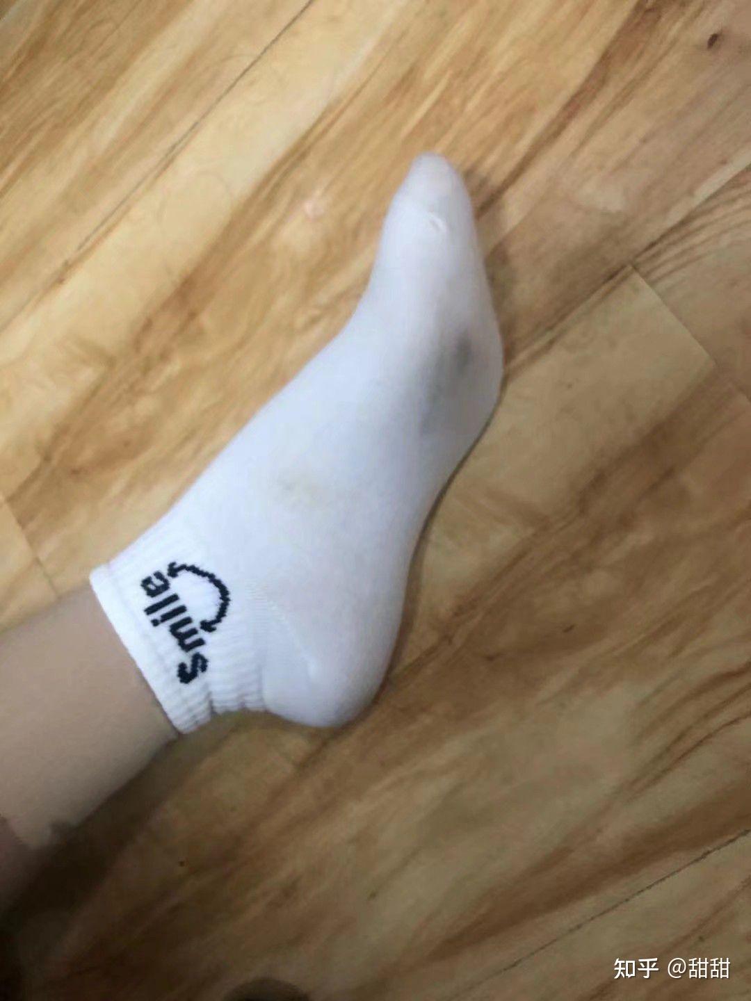 如果喜欢闻女友的袜子,该怎么跟她表达她才能不反感? - 知乎