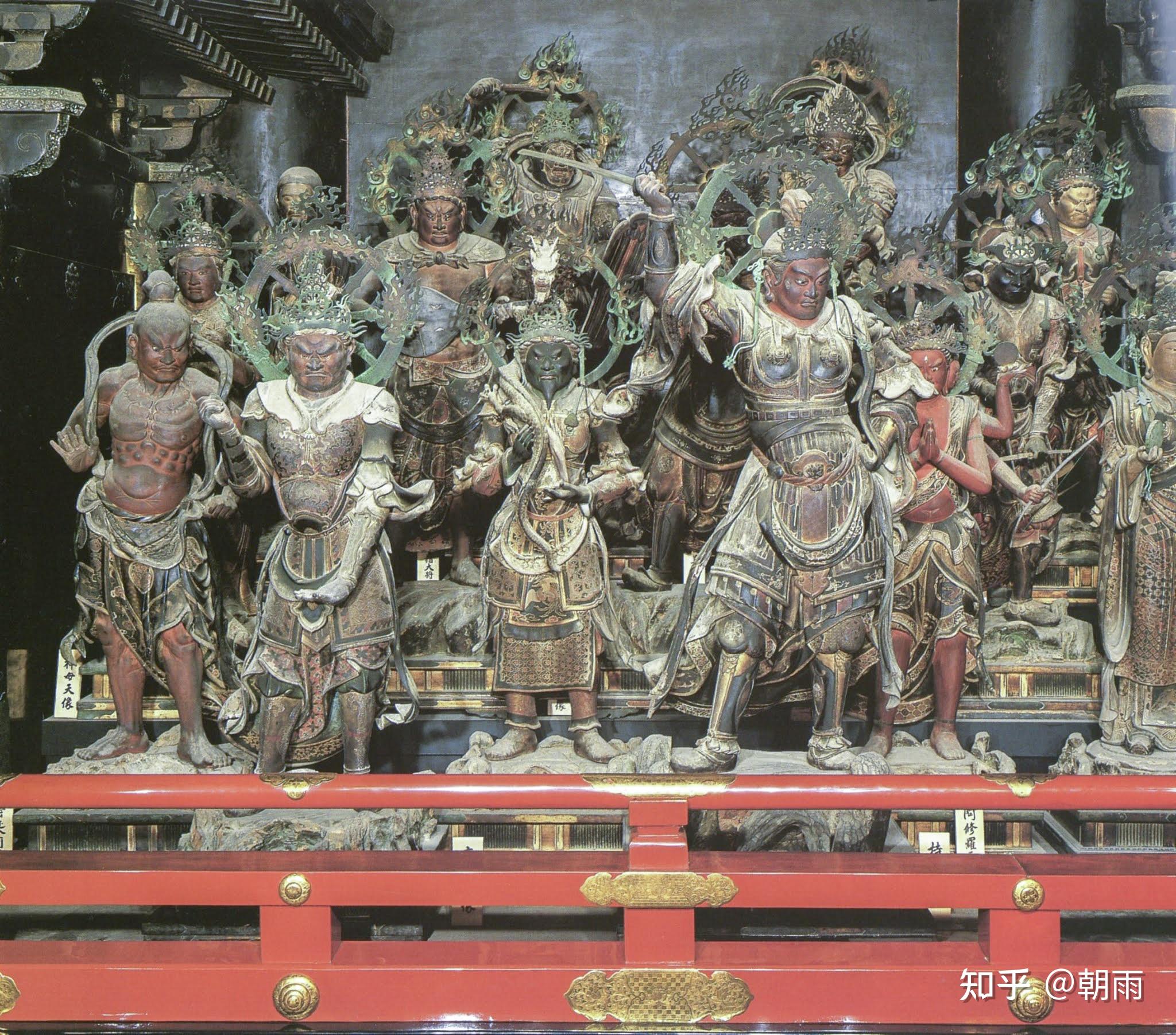 厨子之间是「二十八部众」,他们是千手观音的从者,各率500人,总共