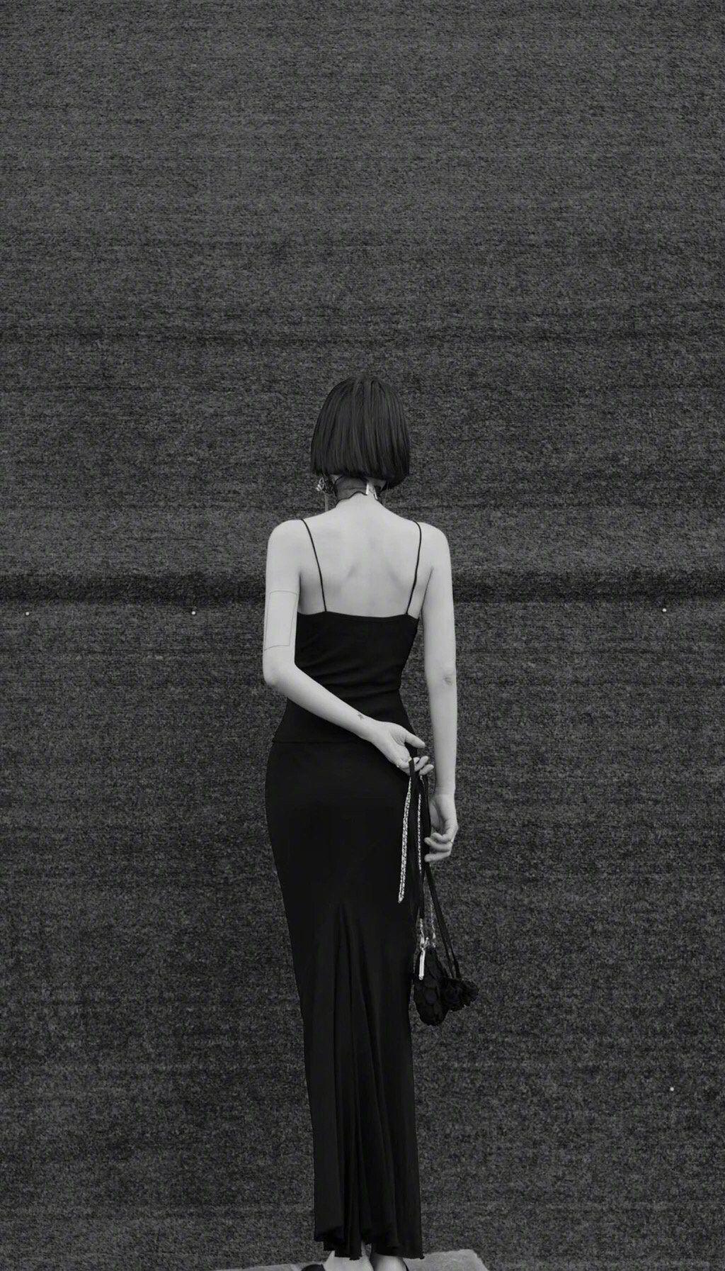 有哪些耐看的露背女生壁纸