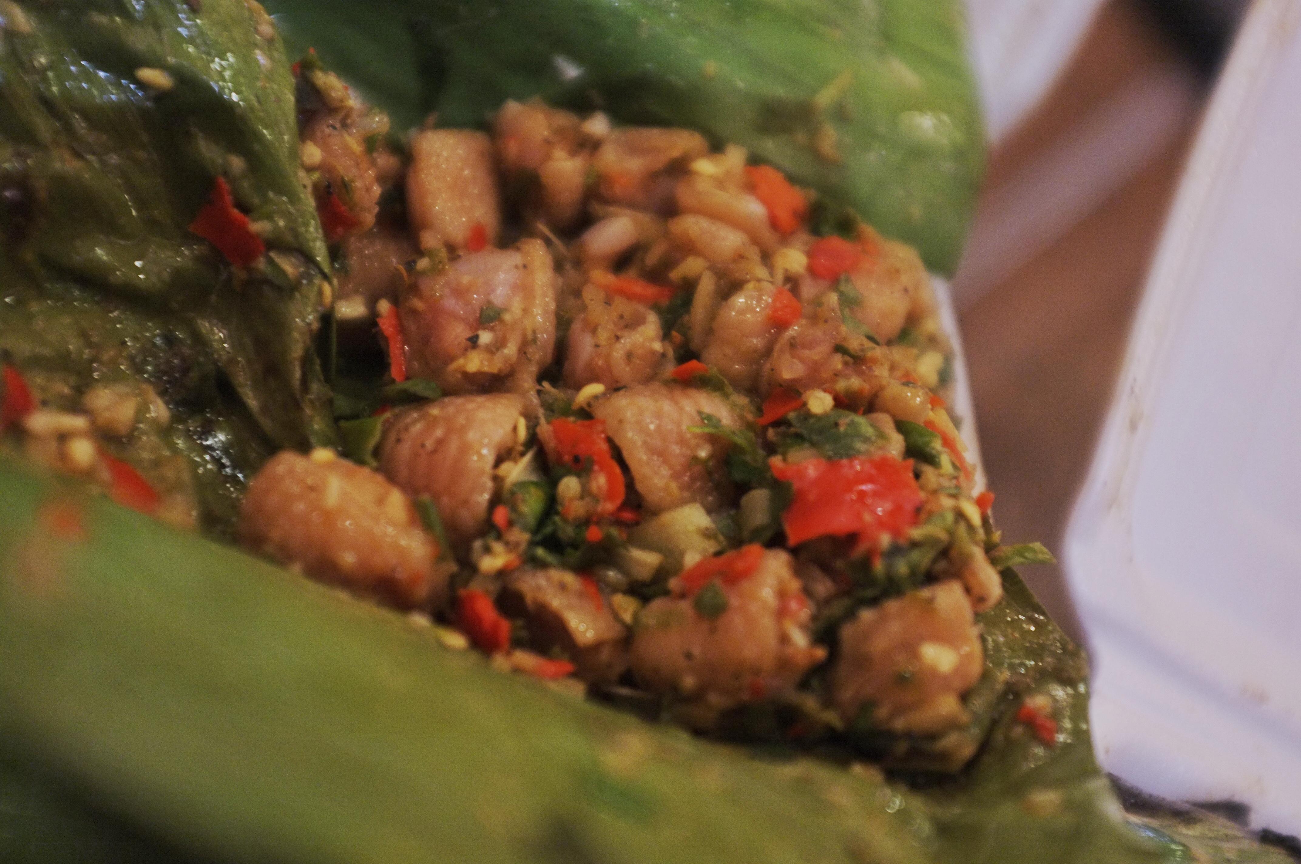 西双版纳旅记|湄公河畔的傣族美食盛宴，两瓶老挝啤酒，一碟包烧芭蕉花... - 知乎