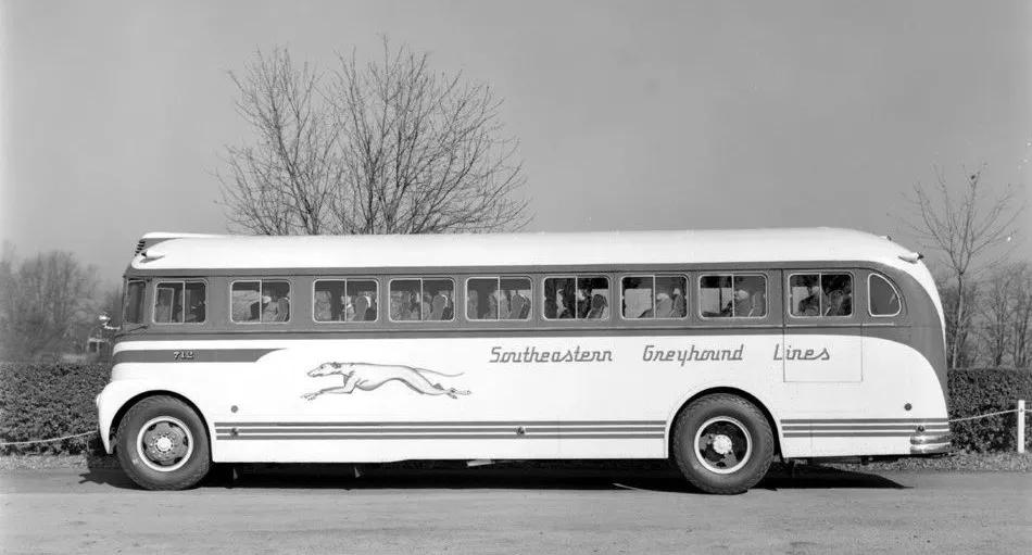 重温美国电影中的巴士文化