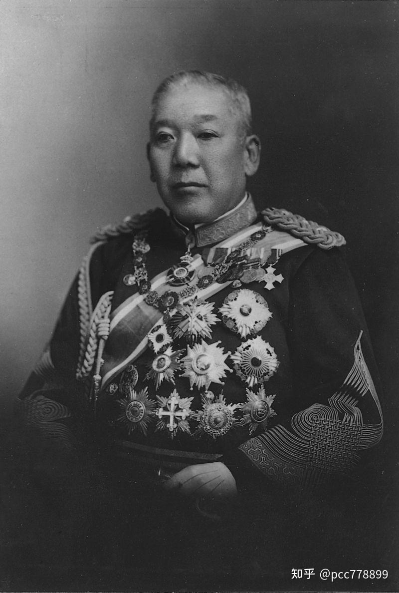 有没有大佬介绍一下日本明治前期军服袖章上的丝线数量和盘花数量所