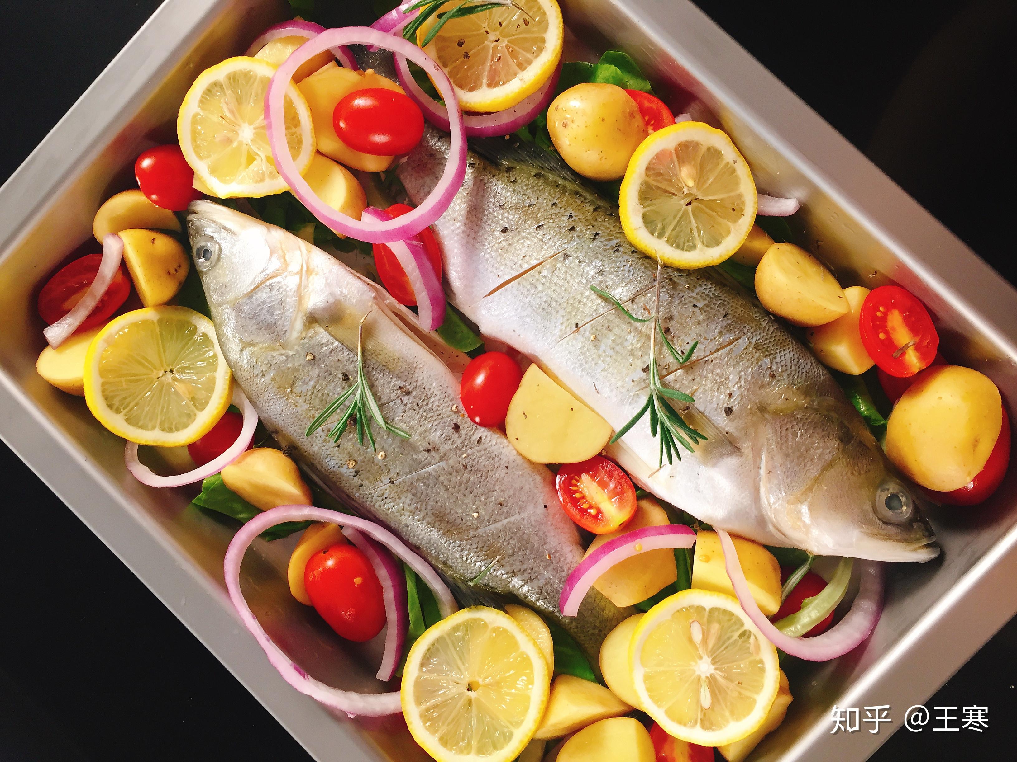 只要洗一个烤盘的硬菜，地中海风味烤鲈鱼！_哔哩哔哩_bilibili
