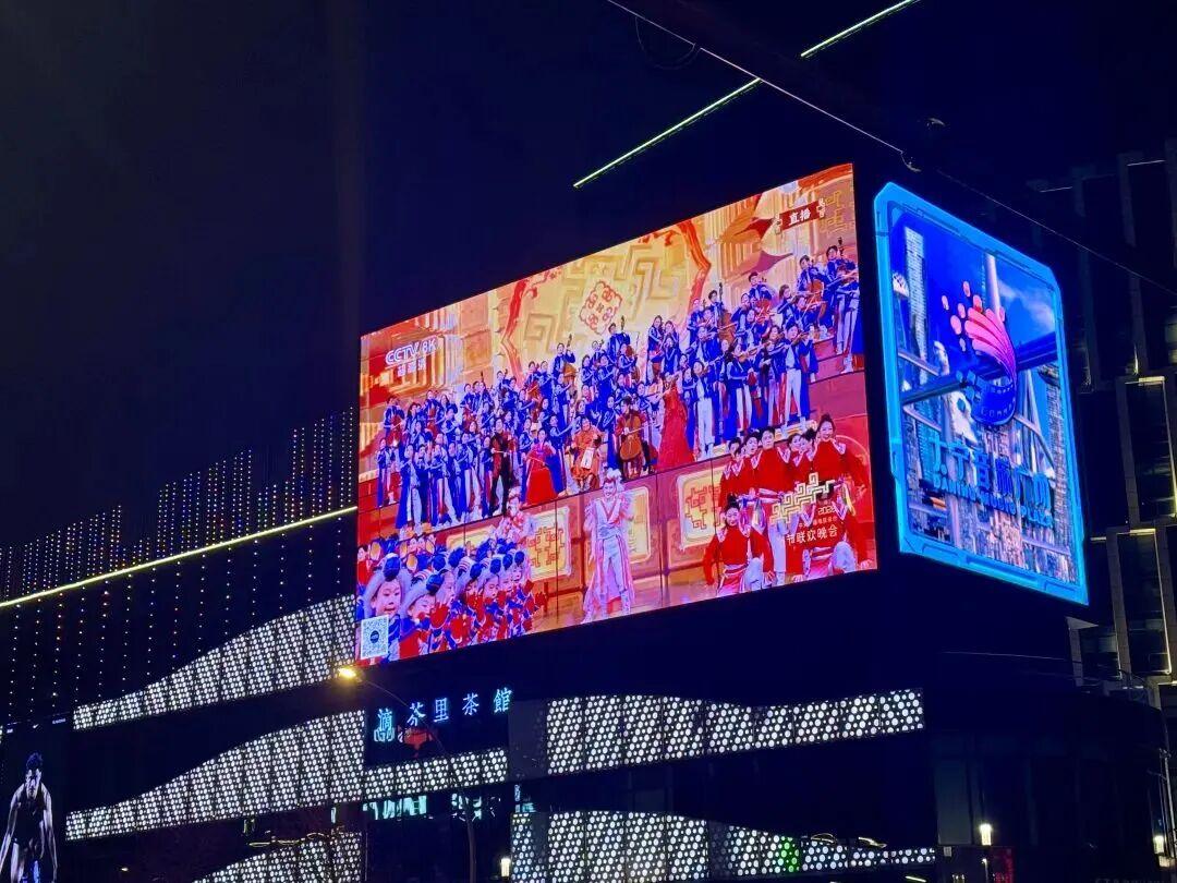 马年春晚,被20000㎡+的LED显示“包围了” - 知乎