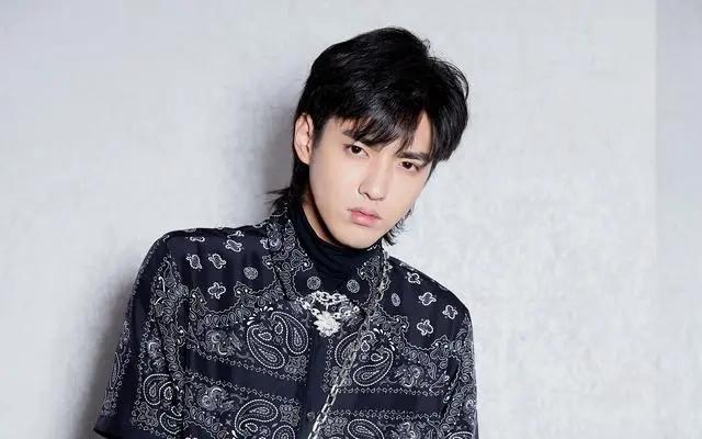 吴亦凡厂牌官博沉寂两年半突然复活发声,转发的小作文矛头直指都美竹