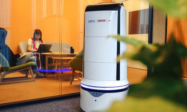 饿了么推外卖机器人完成首次楼宇内外卖订单配送