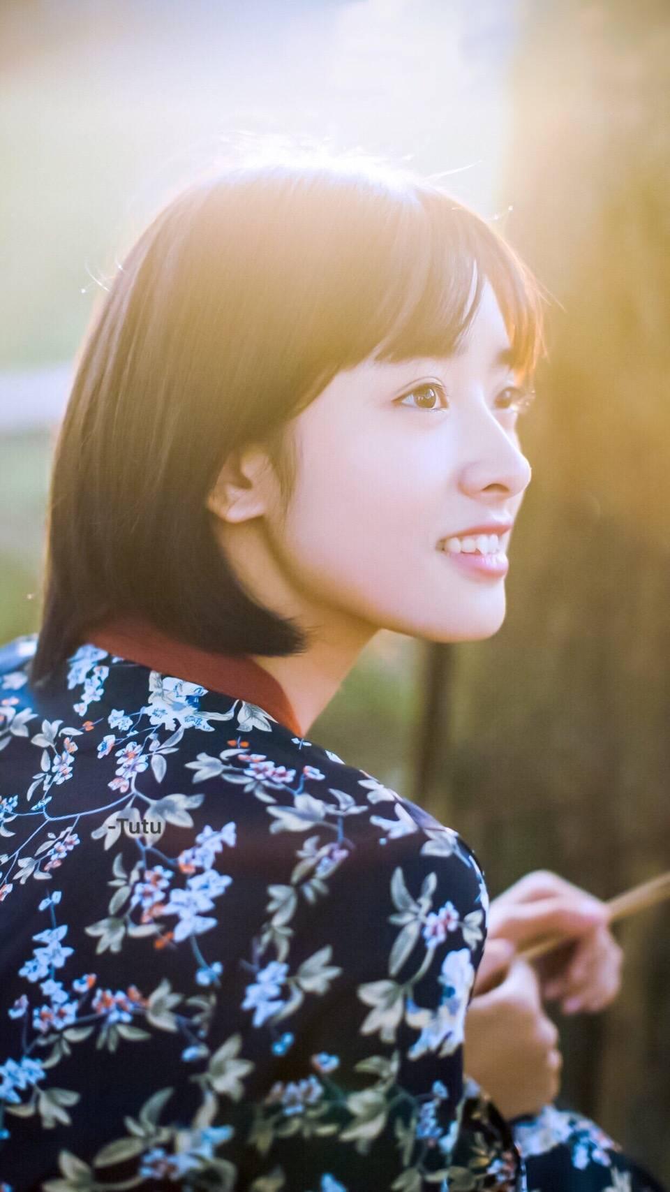 最近认识了网剧致我们单纯的小美好的女主沈月非常喜欢她的颜有安利的