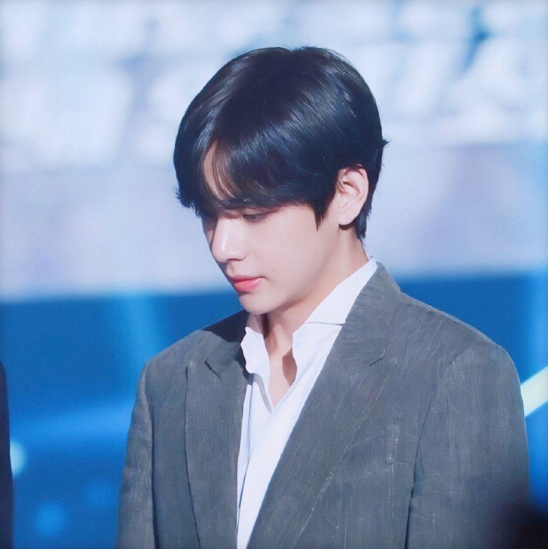 超级喜欢黑发金泰亨大家可以分享一些没有水印的图片吗收藏