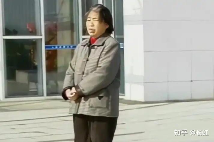 上海海事大学自杀案: 学霸杨元元带母上学,最终厕所自缢身亡,生生被母亲吸干血 - 知乎