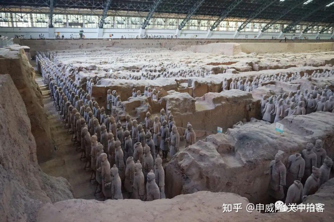 秦始皇帝陵博物院:秦兵马俑一号坑遗址,感受秦军步兵与战车方阵 - 知乎