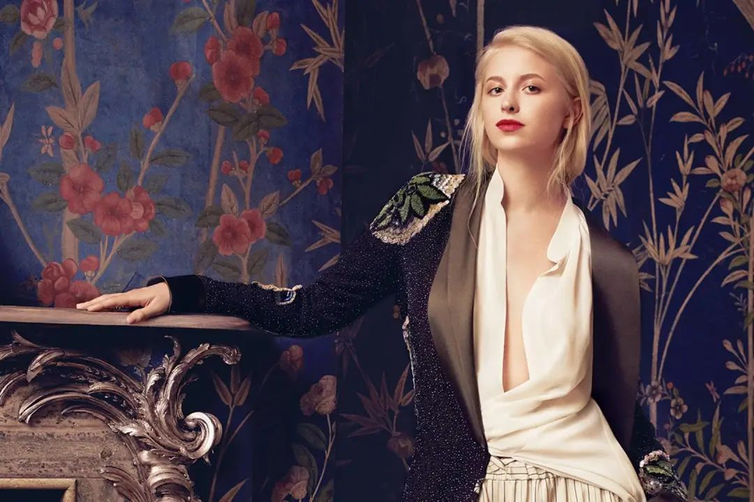 21岁德国公主太美了吧还有亿万富翁外公帅气银行家族男友