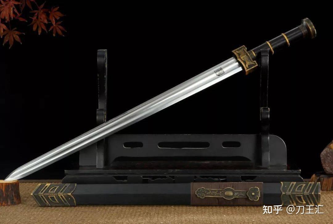 从古代的战场利刃到现在的杀伐利器传统刀剑和现代短刀你更喜欢哪种