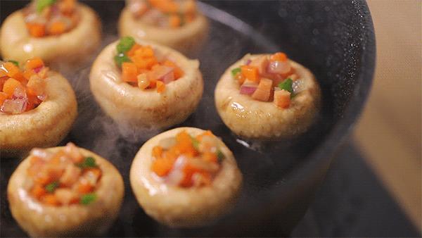 白蘑菇四色酿白蘑菇的q弹馅料的脆爽让人欲罢不能