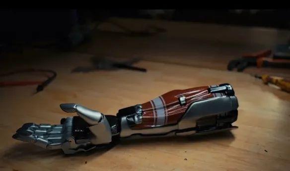 赛博朋克2077里的义肢是人类的终极酷炫吗