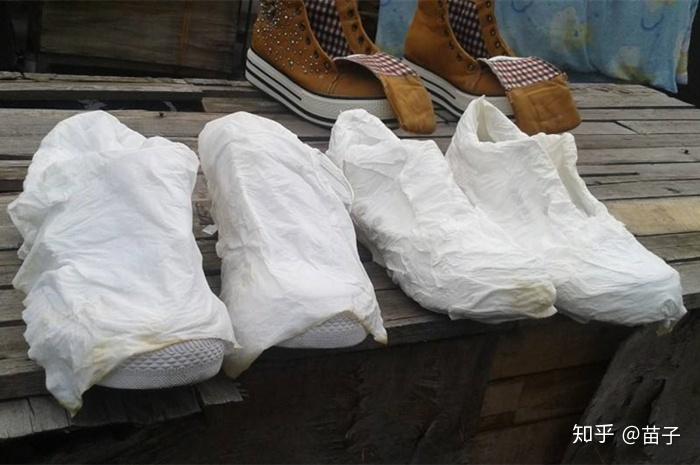 话说为什么刷完白鞋子后一定要包层白色卫生纸? - 知乎