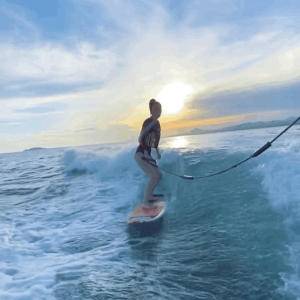 天上飞的水里跑的都在这儿了游艇出海尾波冲浪直升机观光高空跳伞