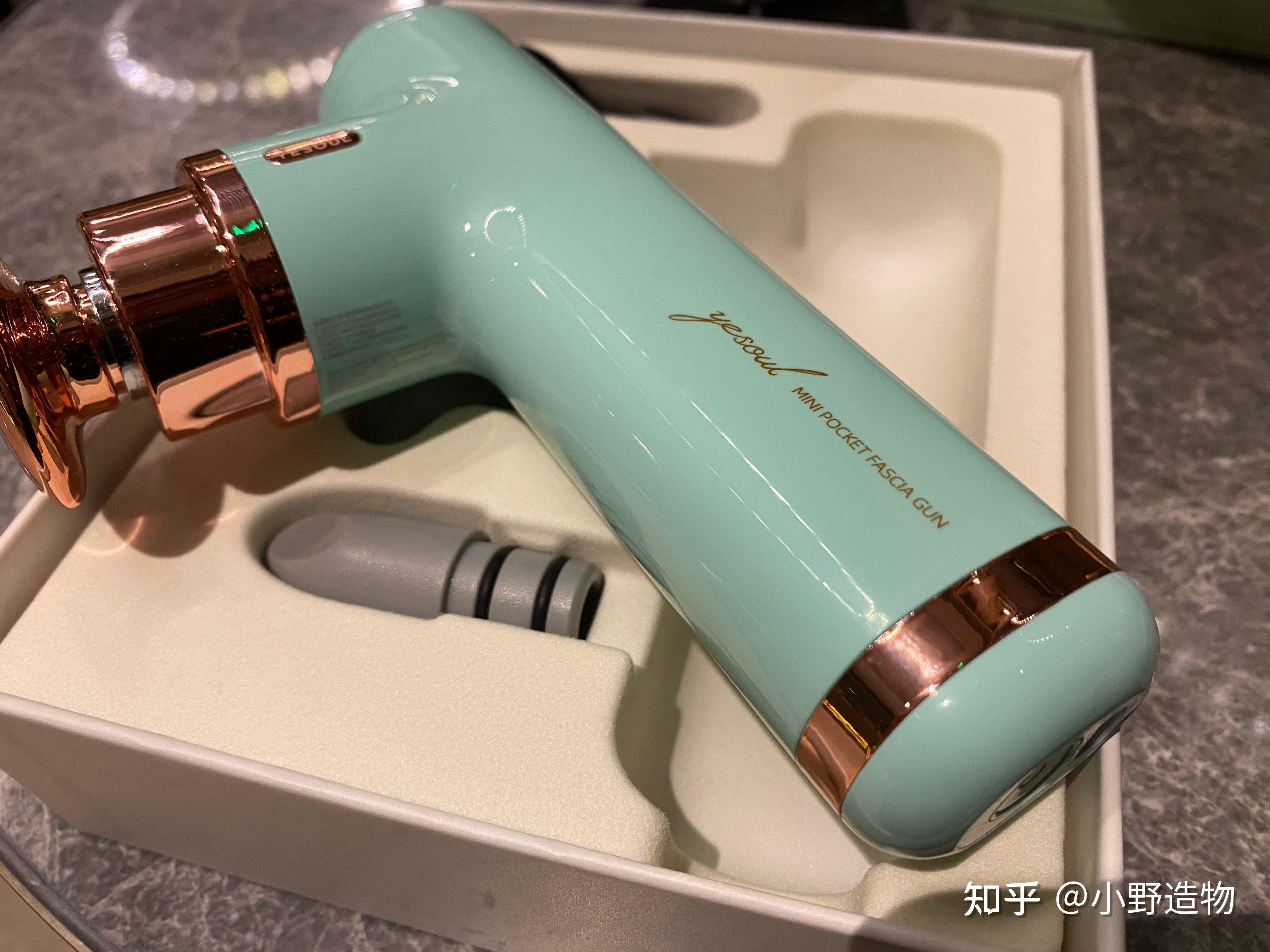 pc材质的野小兽迷你筋膜枪,玉瓷般外观,光泽柔和,颜