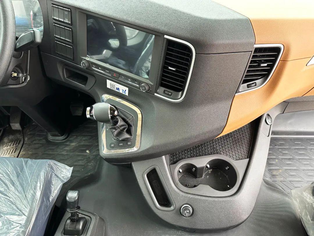 内饰可圈可点 实用又人性化