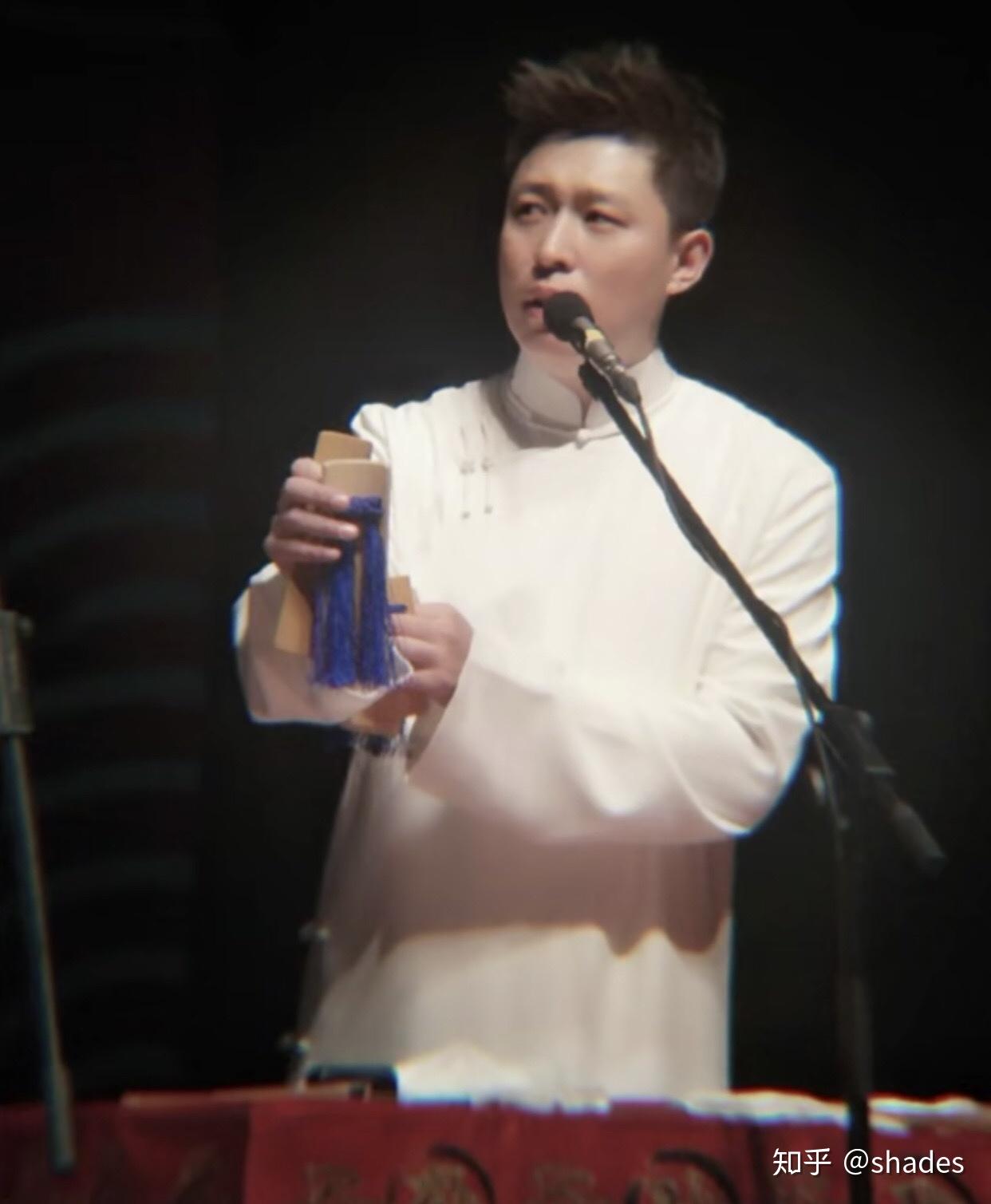 谢金李鹤东为什么有一身白色的大褂? - 知乎