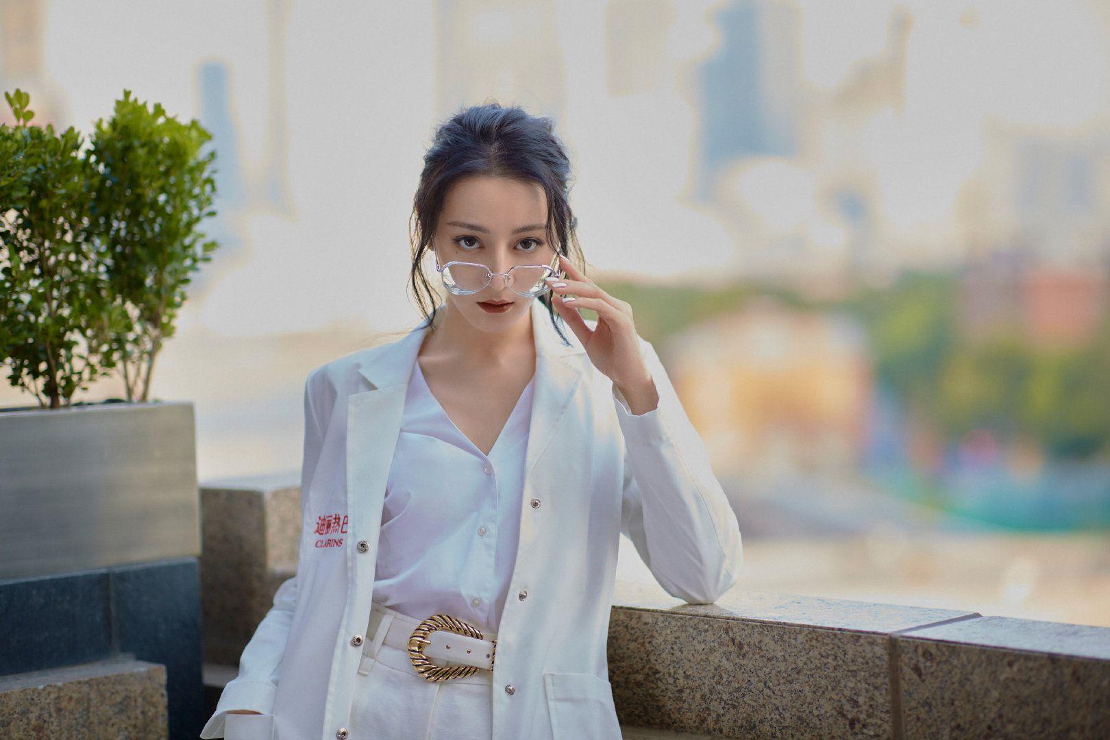 迪丽热巴有哪些出圈神图? - 知乎