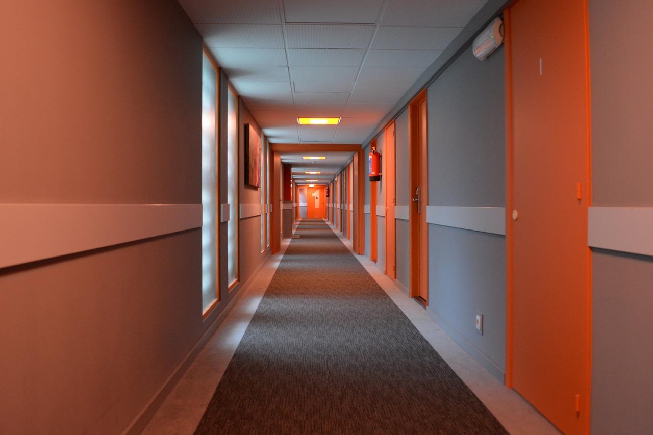 2. 会议场地设施