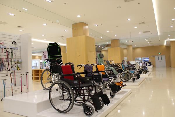 全国首家老年用品展示,体验,销售,租赁中心