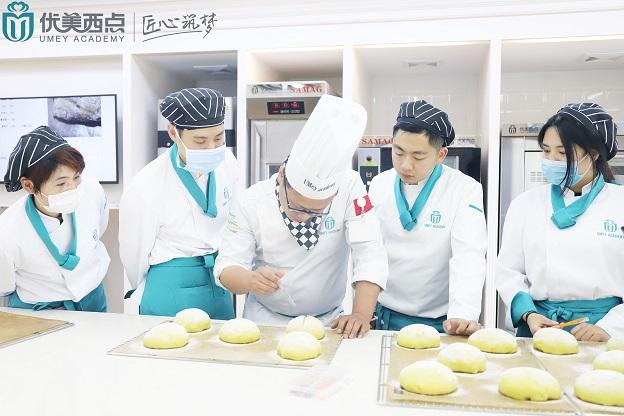 烘焙师好不好就业选对学校工作无忧