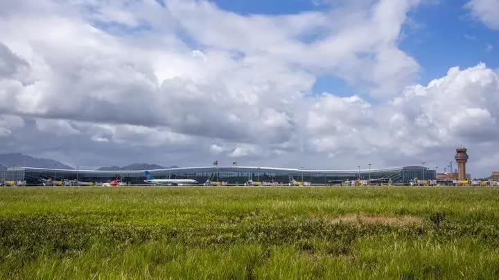 跑道 扩容t2航站楼…… 11月2日下午,省机场集团与市政府签订《温州