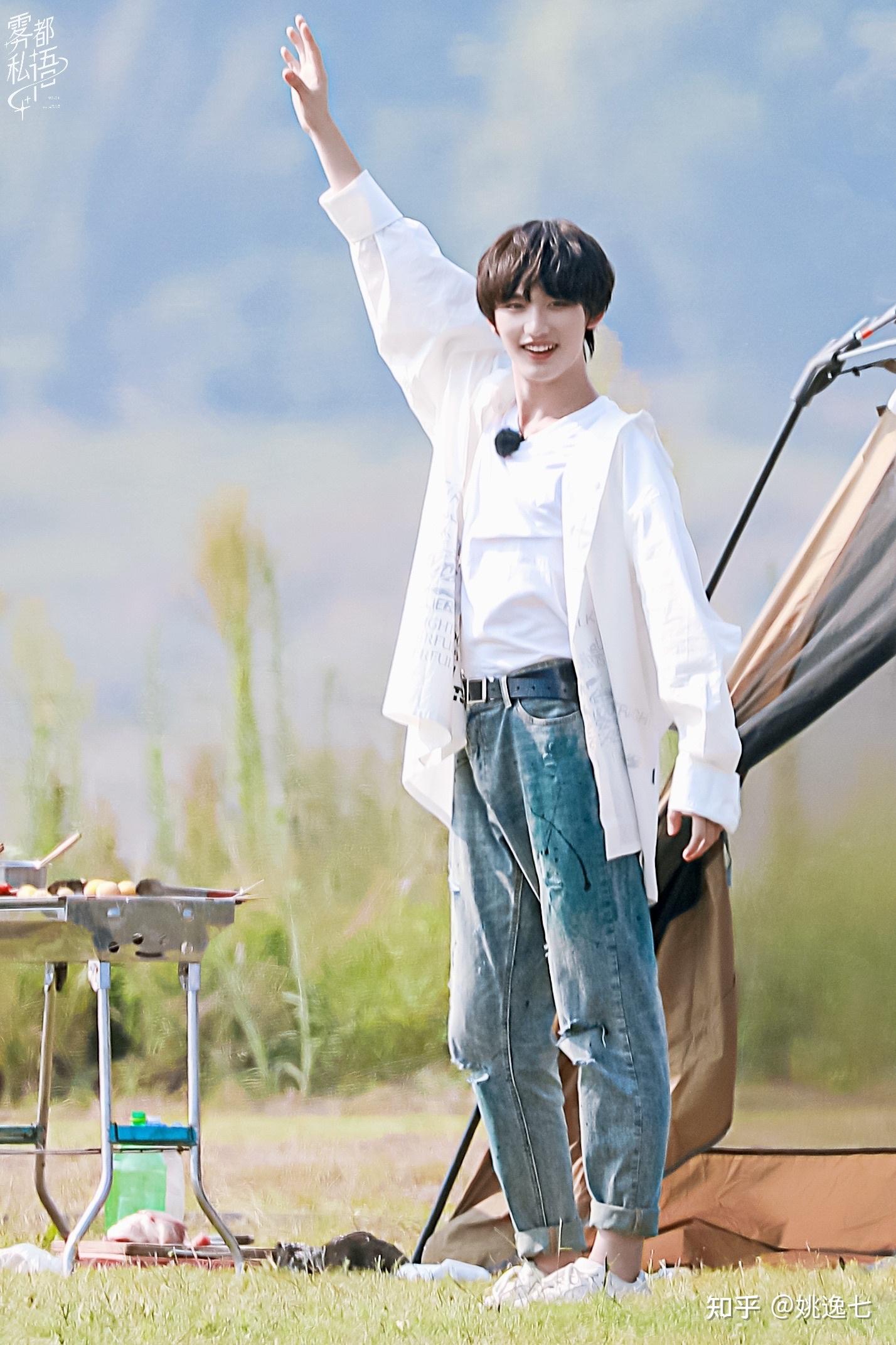 刚粉上丁程鑫大家能给我点他的照片吗