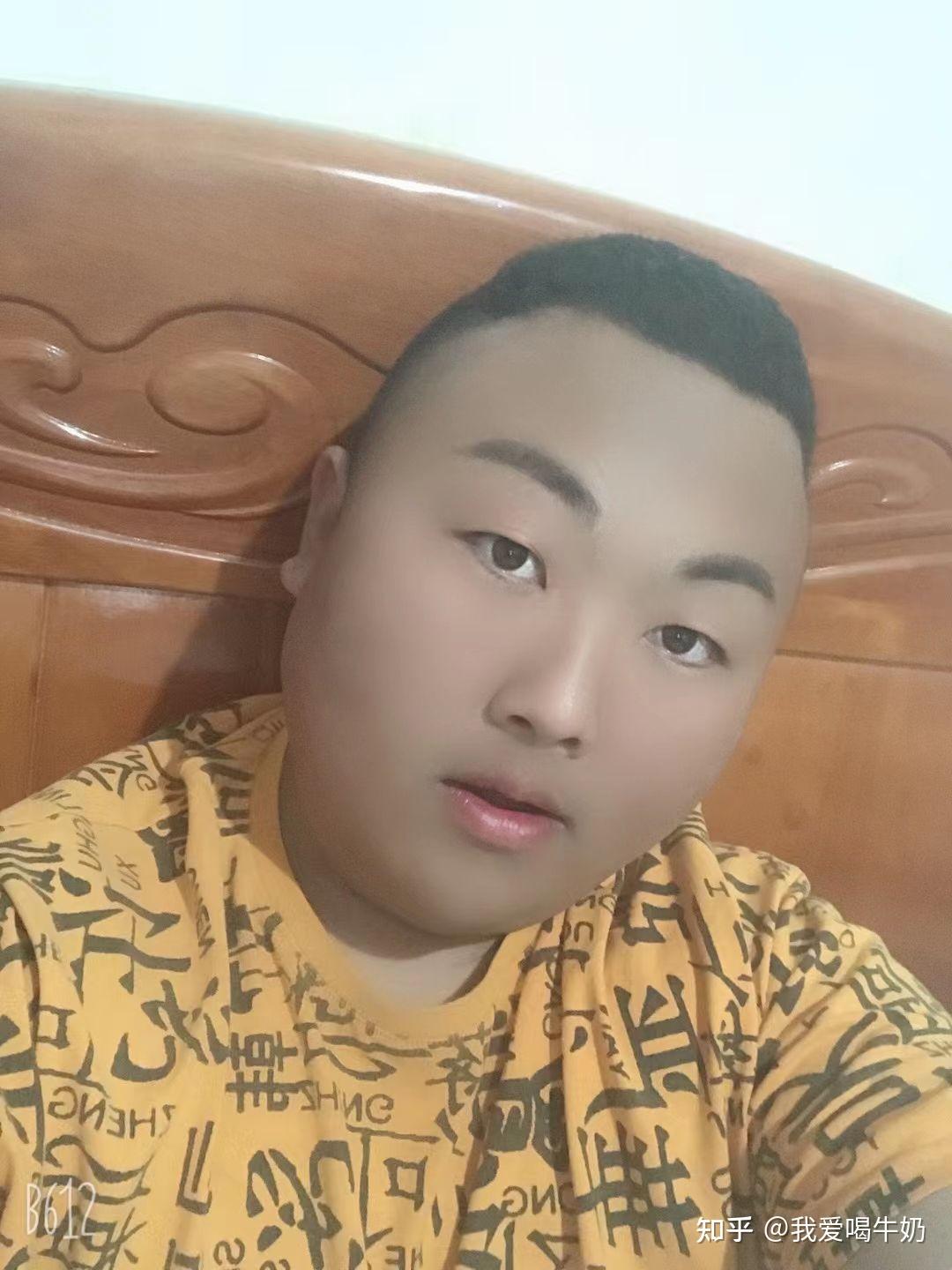 尊敬的称他一声林哥 你个死肥猪逼我的欠钱不还天天朋友圈发豪车 他妈