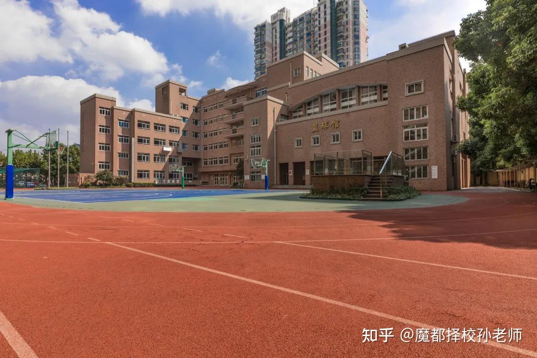 众所周知,上海民办南模中学前身是上海市南洋模范中学境外部,于2007年