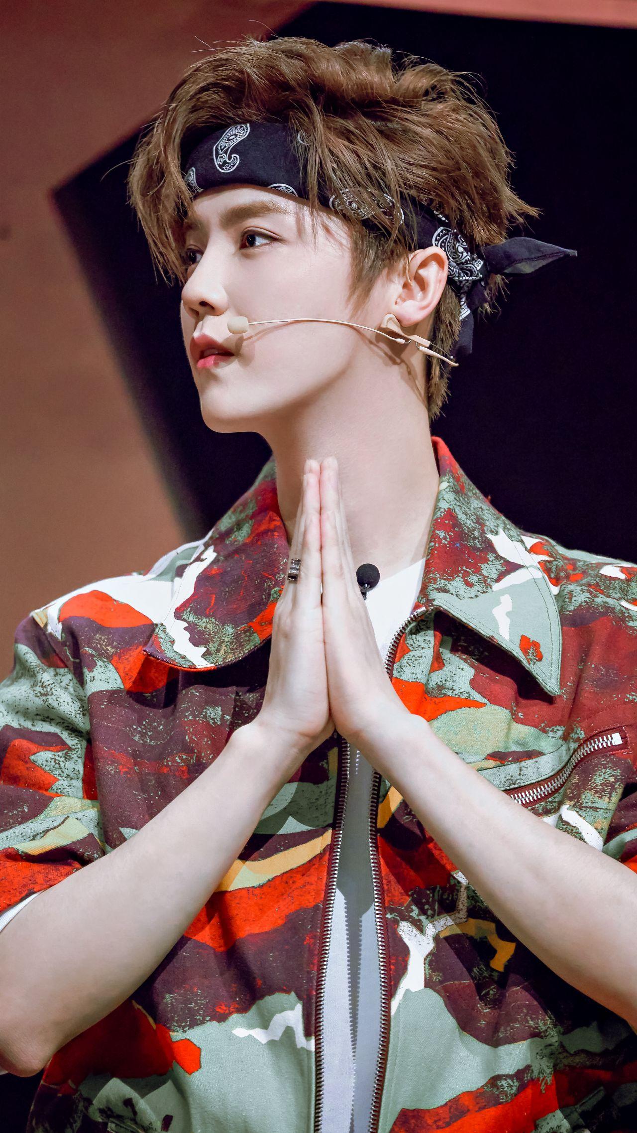 有没有关于鹿晗的惊艳照片可以做壁纸套图的