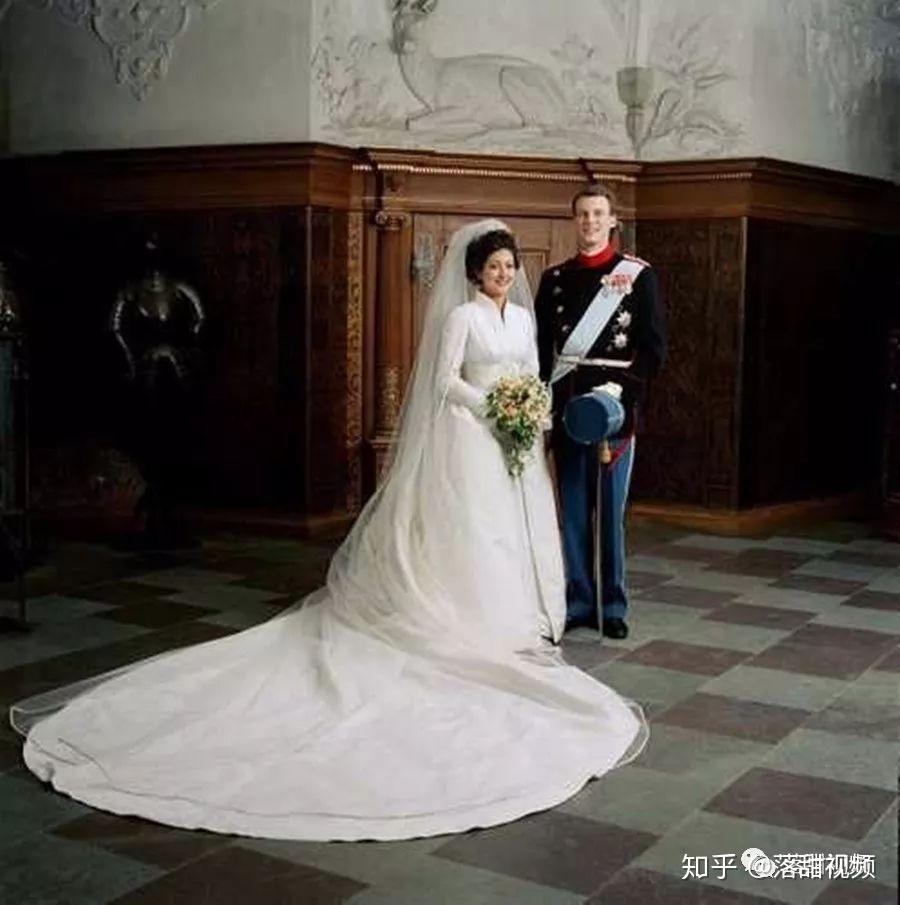 塔尔米勒希腊王储pablo和王妃marie chantal的婚礼蛋糕极尽奢华与高贵