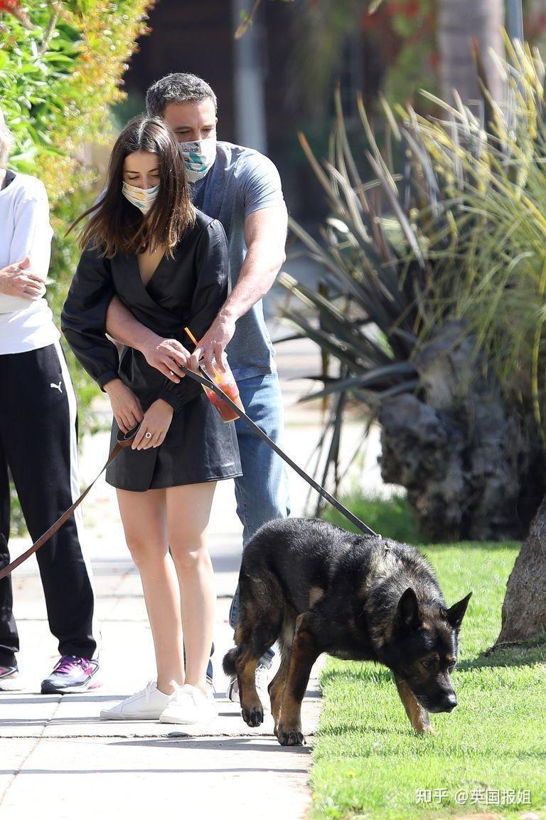 未婚夫是一位名叫dalton gomez的豪华房地产经纪人.