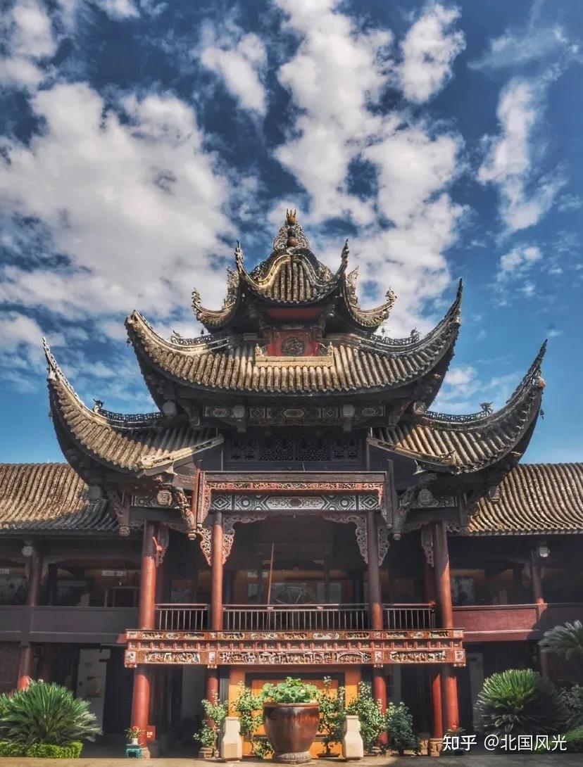 被自贡灯会刷屏后还意外发现它竟是个美食之都