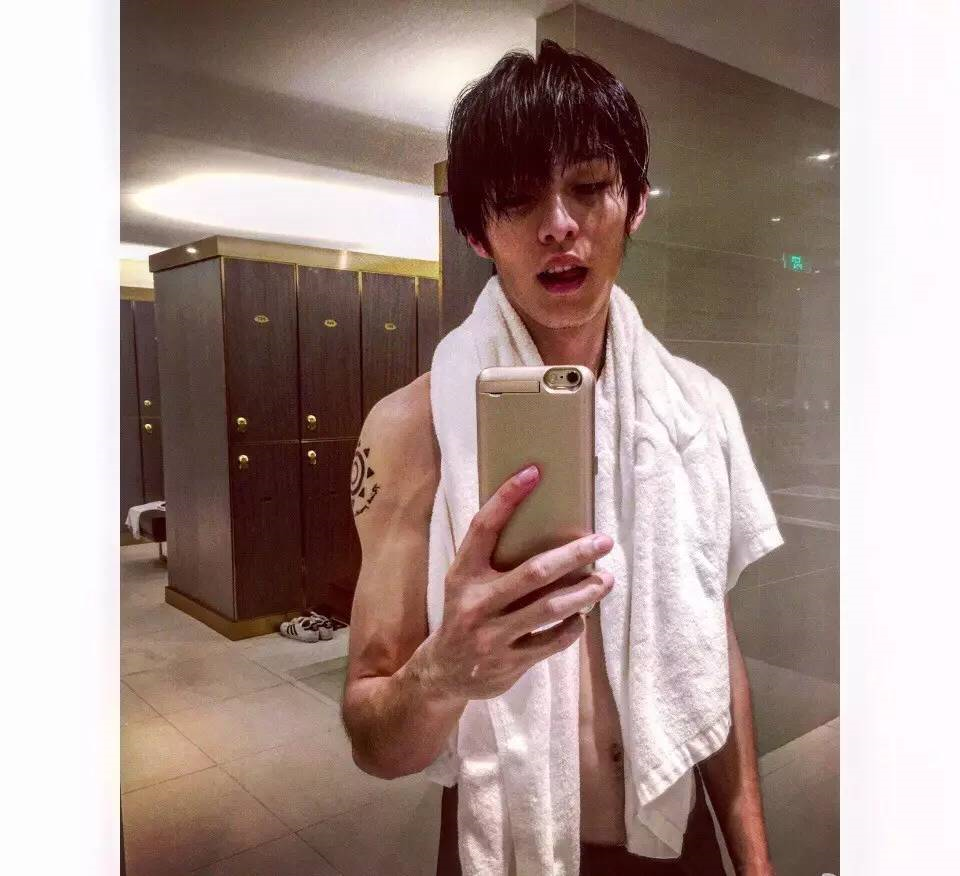 不过在迷妹眼里,都是肌肉!肌肉!肌肉!美颜!美颜!美颜!