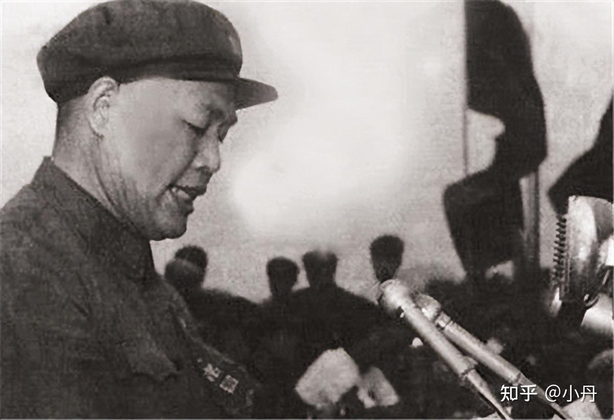 在湖北省的麻城,一个普普通通的小村庄,孕育出了一位传奇人物——邓岳