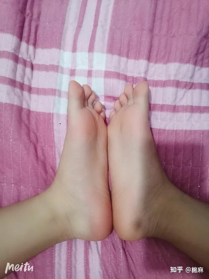 女生光脚穿单鞋或高跟鞋脚不臭吗是怎么克服光脚不臭这个难题的