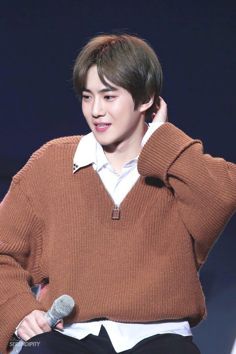 有哪些exo队长suho的好看的当壁纸的图片嘛?